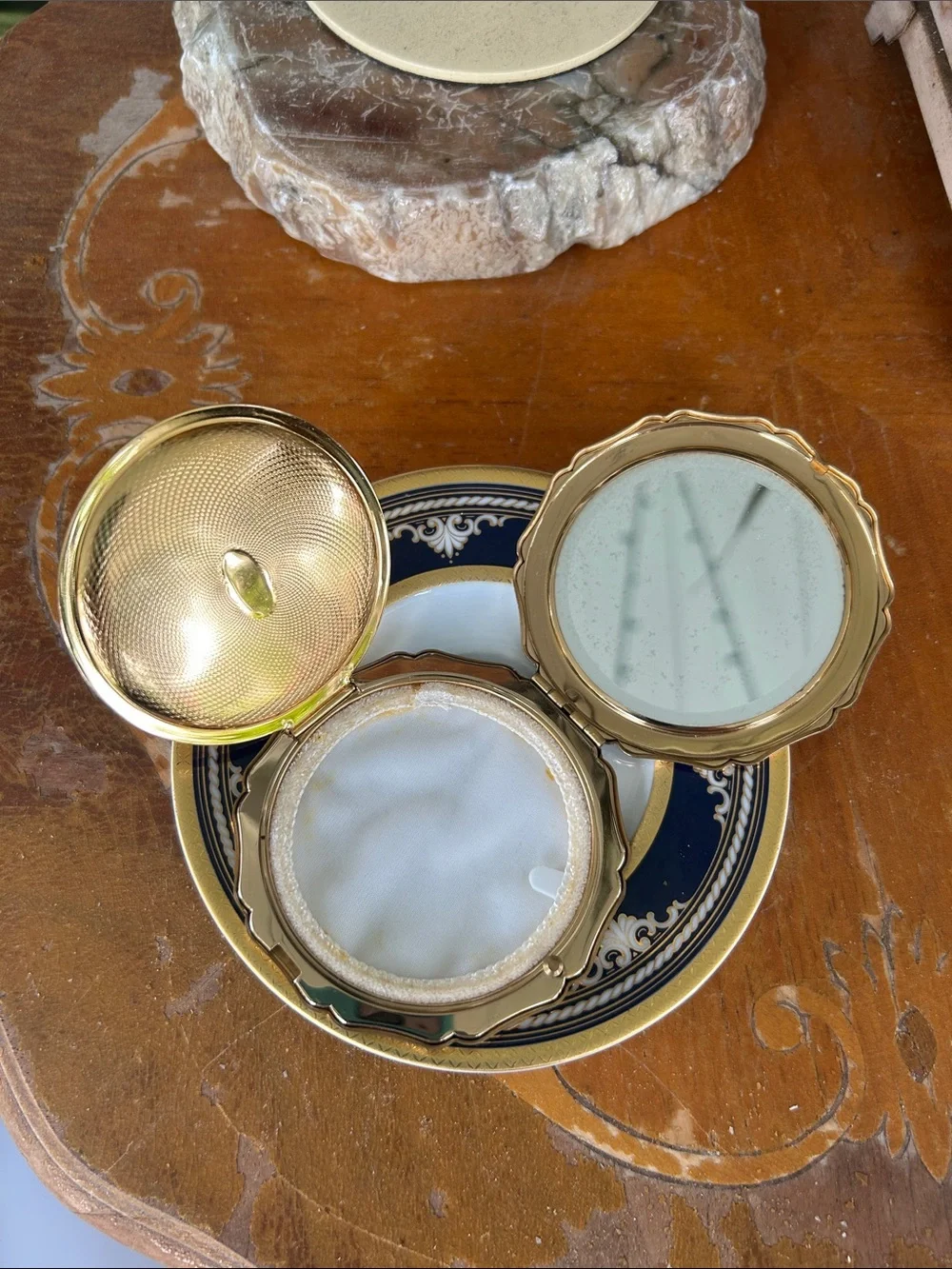 Vintage Stratton Green Floral Bouquet Enamel Powder Compact